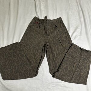 Urban Outfitters BDG Logan Buckle Baggy Barrel Jeans Brown Leopard